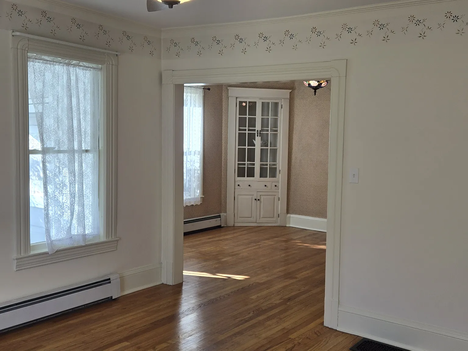 154 N Maple St — Photo 4