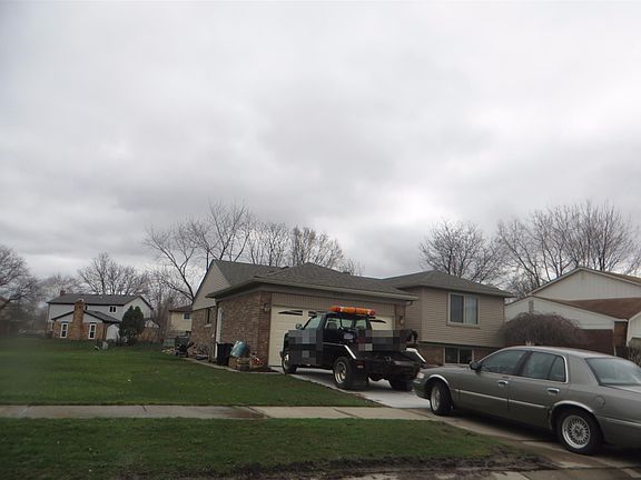 3rd image of 6310 Pickwick Dr