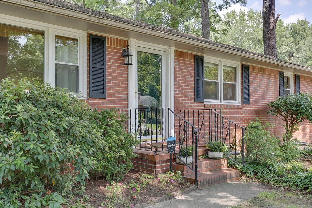 4 bed, 2208 sqft, $2,700 — Photo 3