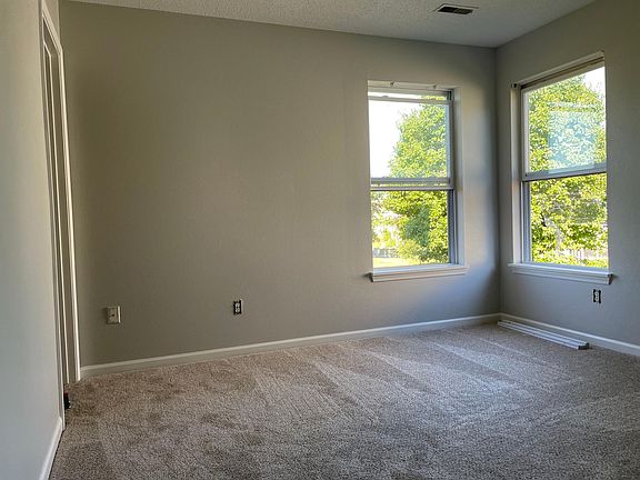 2nd image of 7113 Parklake Pl