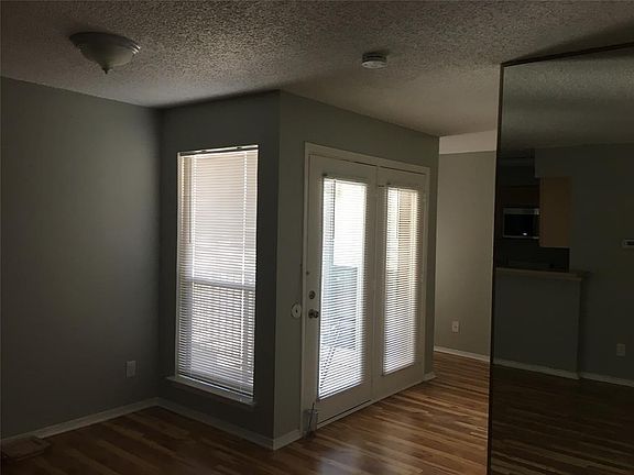3rd image of 3129 Sondra Dr APT 304