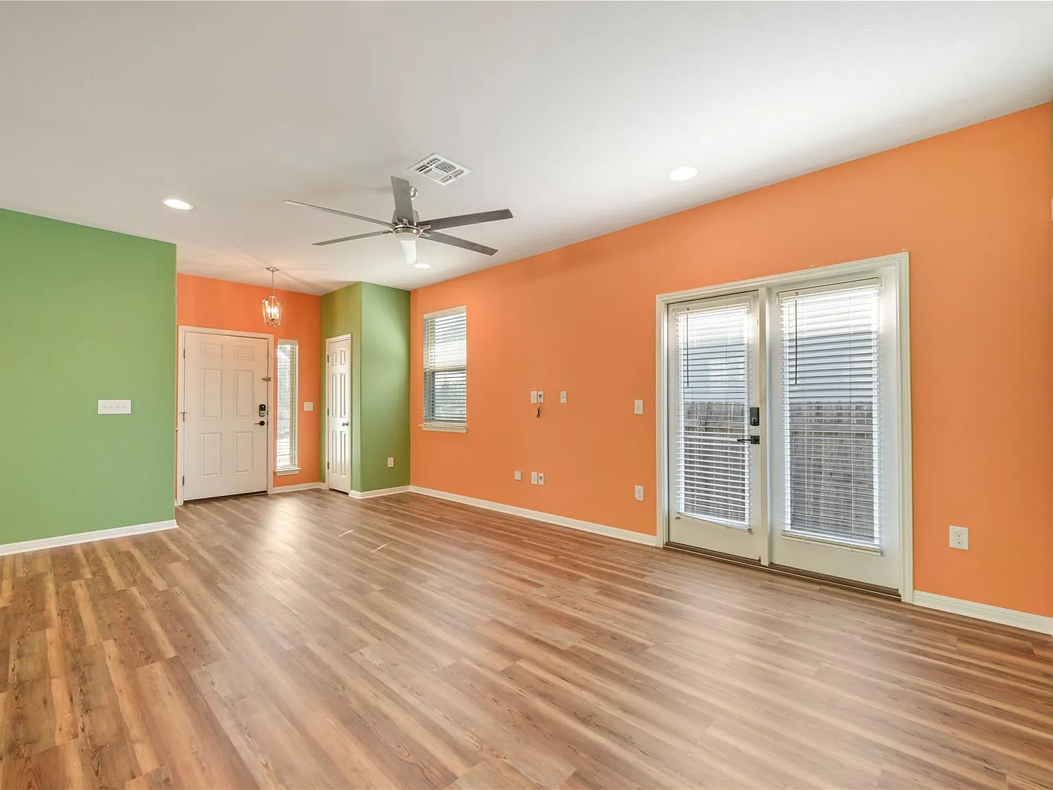 3 bed, 2.0 bath, 1312 sqft, $1,999 — Photo 2
