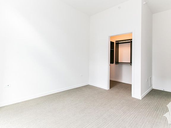 2nd image of 805 N Lasalle #413
