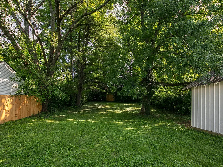 277 Elmwood Dr — Photo 16