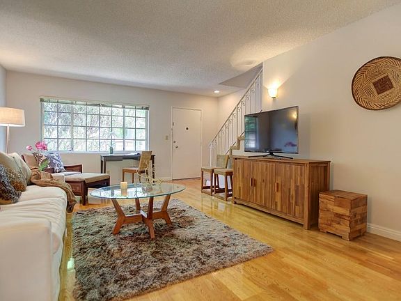 4th image of 852 20th St APT 4