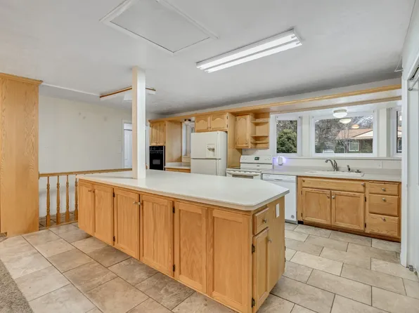 2862 E Pamela Dr, Cottonwood Heights, UT 84121