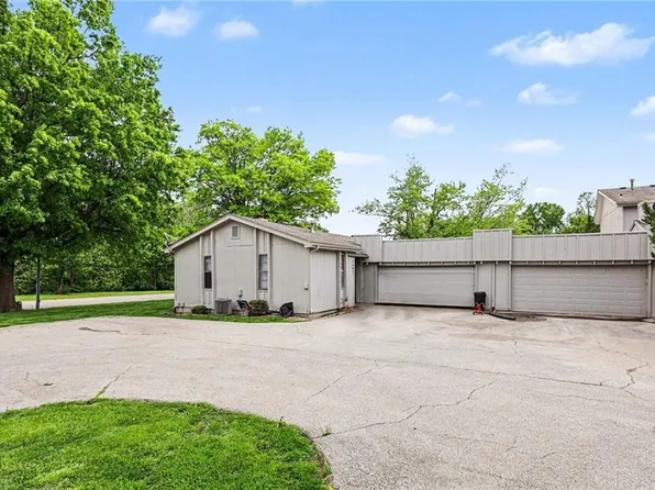 14025 Ballantrae Dr, Grandview, MO 64030