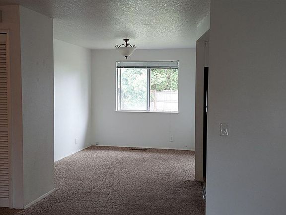4th image of 1927 NE Lilac St