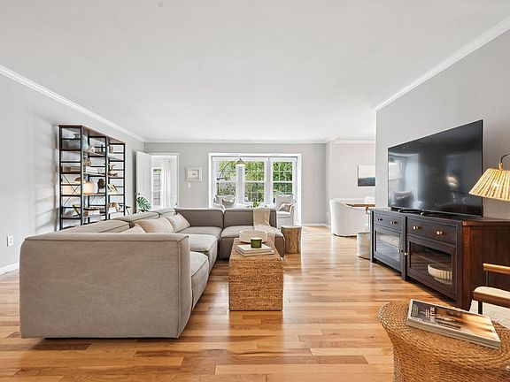 3rd image of 1244 Fountaine Dr