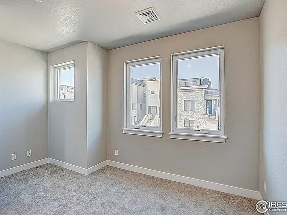 4 bed, 3.5 bath, 2100 sqft, $3,150 — Photo 3