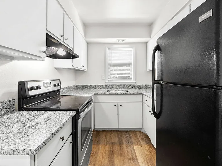 1248 S Central Ave #6 — Photo 6