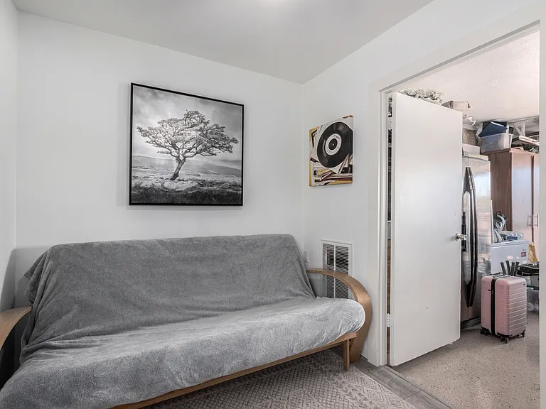 4220 E Becker Ln — Photo 14