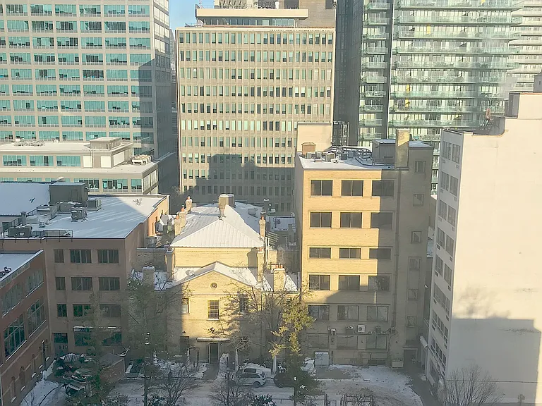 92 King St E #1402 — Photo 20