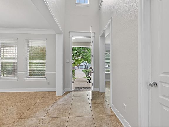 3rd image of 631 Table Rock Dr