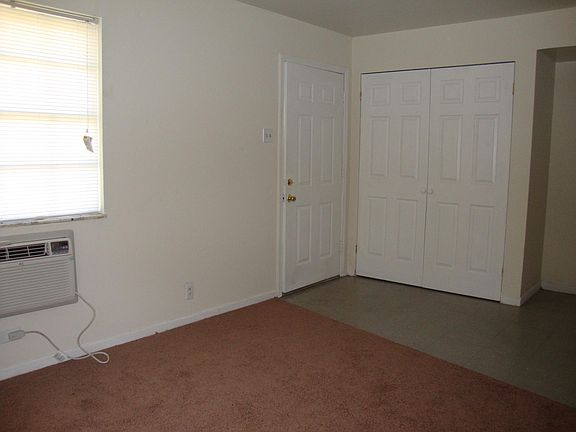 4th image of 3928 Illinois Ave #A