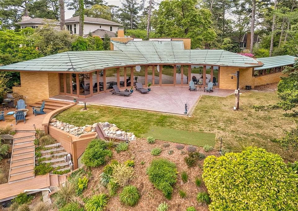  Frank Lloyd Wright house on Crystal Lake