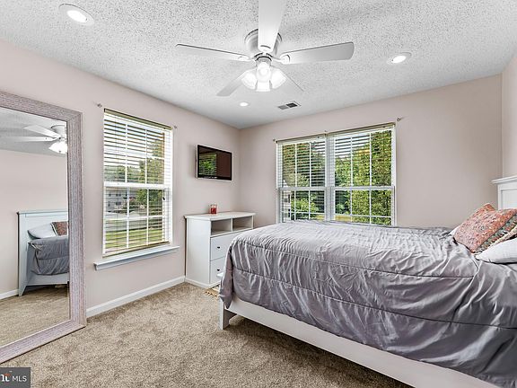 3rd image of 100 Powhatan Ct