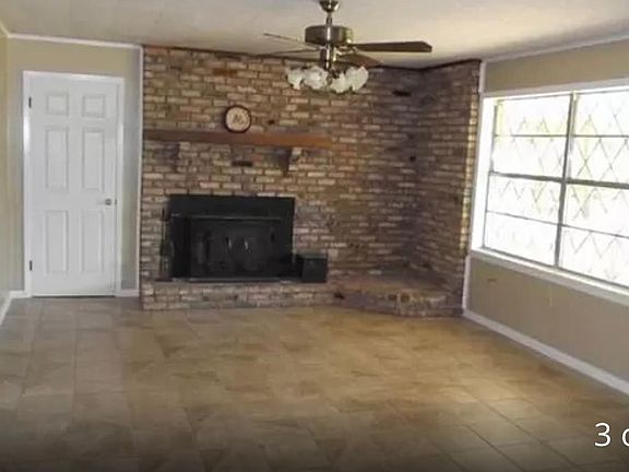 Livingroom with fireplace