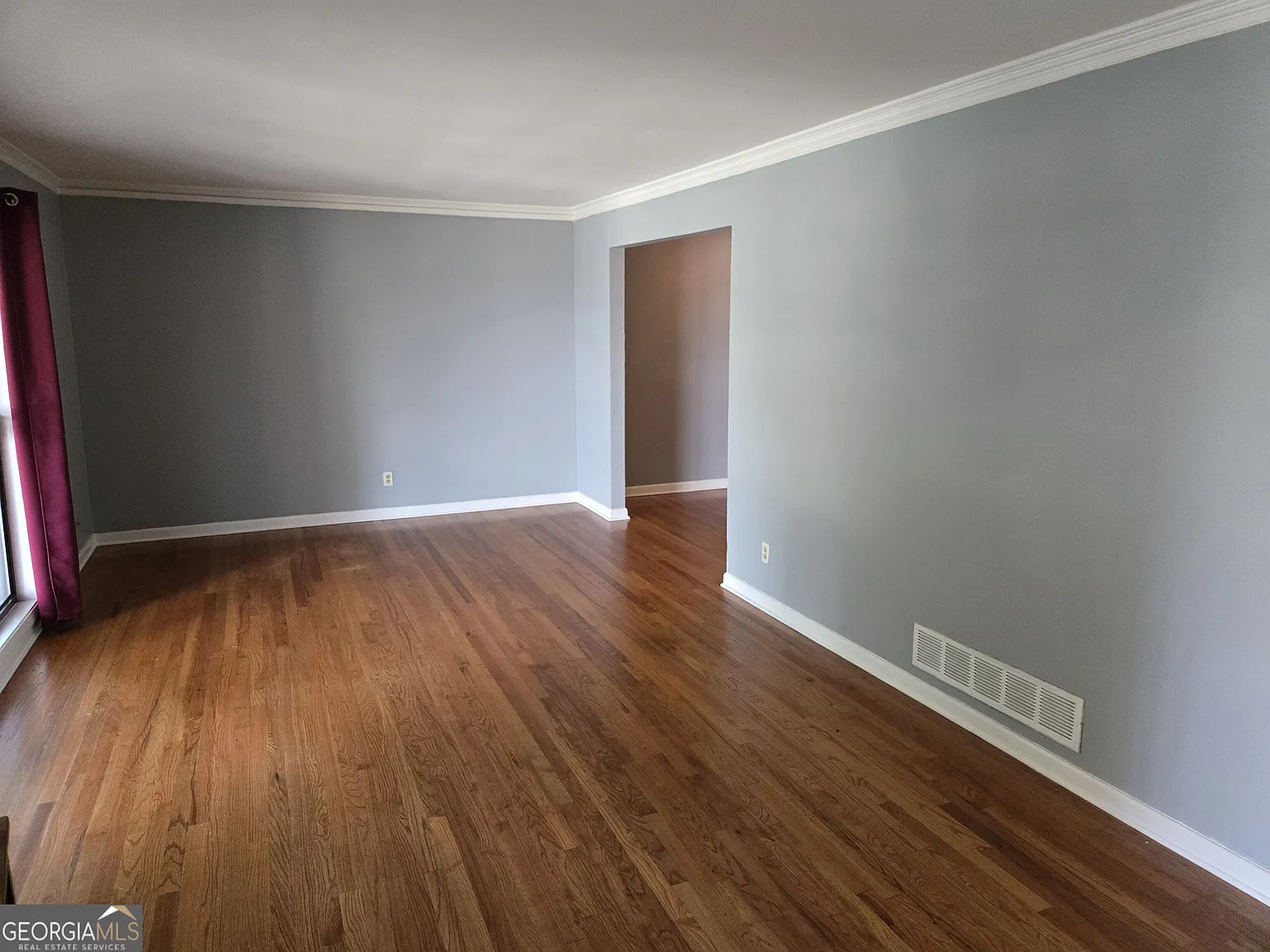 3 bed, 2.5 bath, 2318 sqft, $2,000 — Photo 2