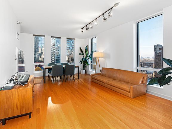 3rd image of 1250 S Michigan Ave APT 810