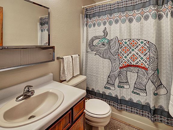 Bay Arms Apartments - Bathroom