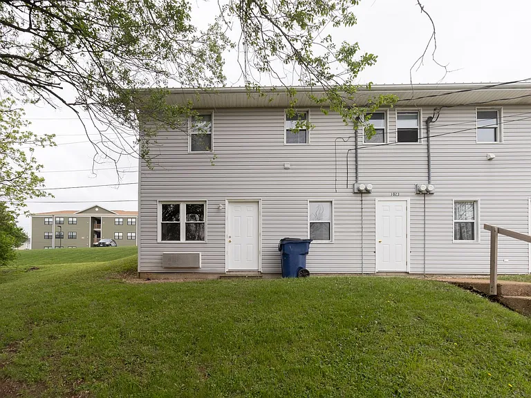 1017 E Benton St — Photo 10