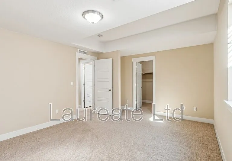 5438 Valentia St — Photo 28