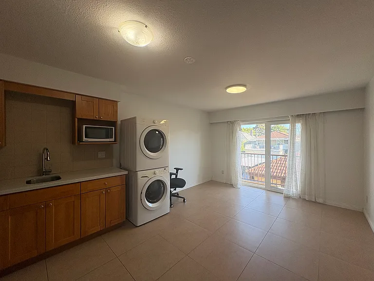 2248 E 45th Ave — Photo 14