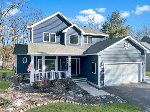 528 Berwyn Dr, Fontana, WI 53125
