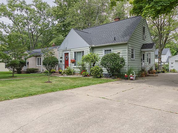 2nd image of 2922 Lorraine Ave