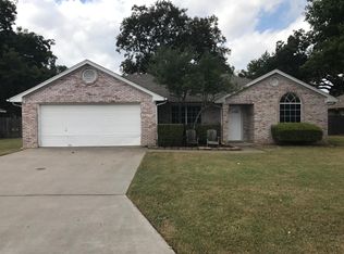 424 Roberts Ct, Pilot Point, TX 76258