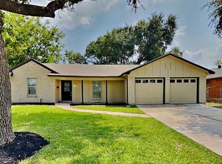 701 Inwood Dr, Baytown, TX 77521