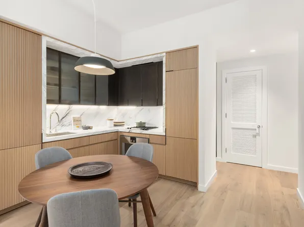135 East 47th Street 14G image 2 of 10