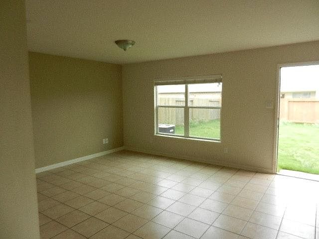 1st image of 609 Noble Grove Ln