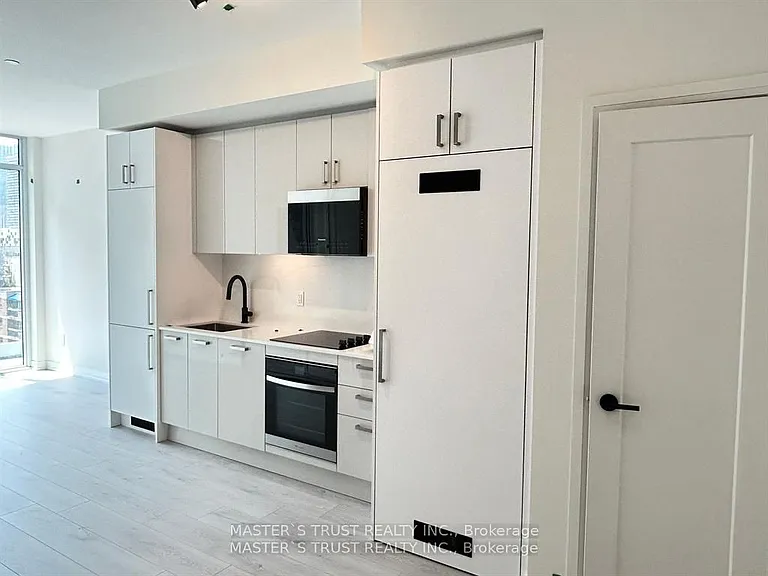 280 Dundas St W #906 — Photo 3