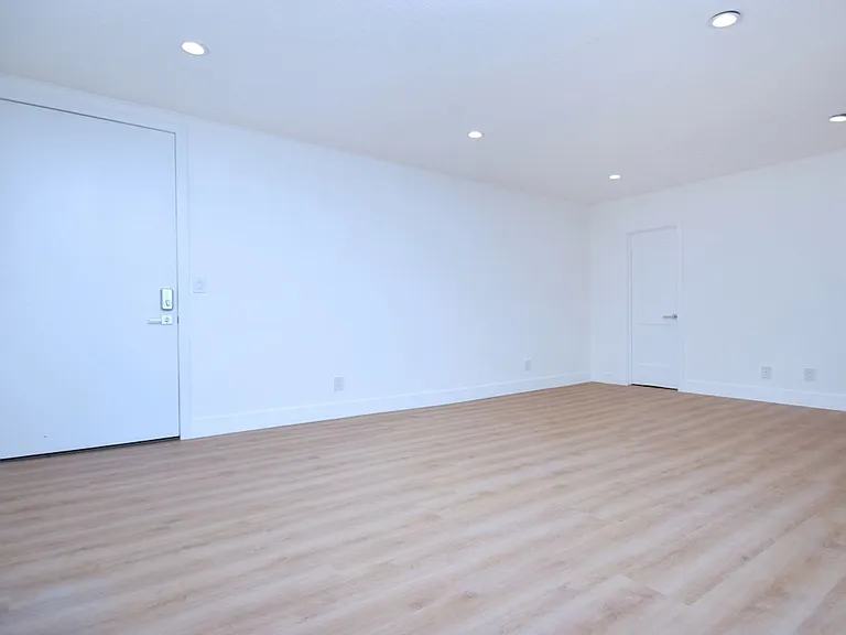 A Santa Monica Sanctuary: 834 Fourth Street — Photo 13