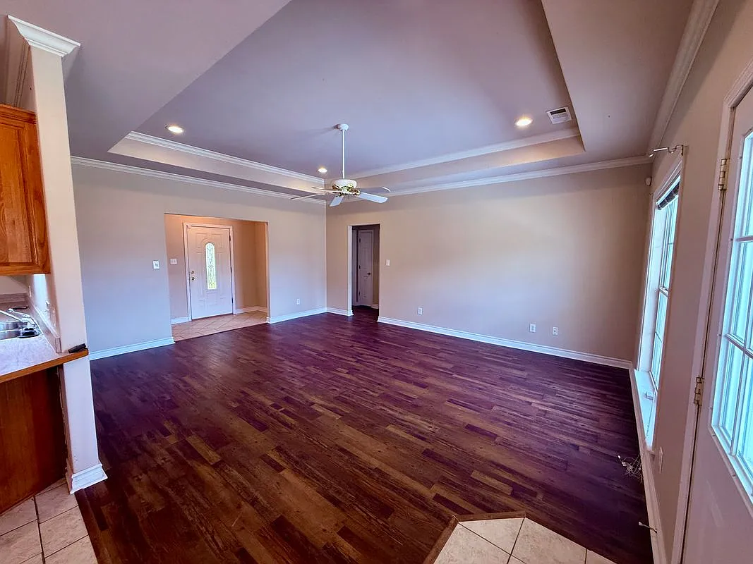 3 bed, 2.0 bath, 1814 sqft, $2,000 — Photo 3
