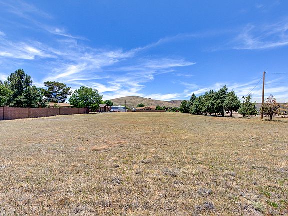 5th image of 3225 N Valley View Dr