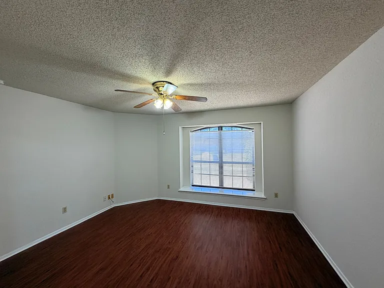 2013 James Pl — Photo 19