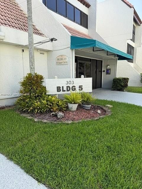 1st image of 303 Racquet Club Rd APT 309