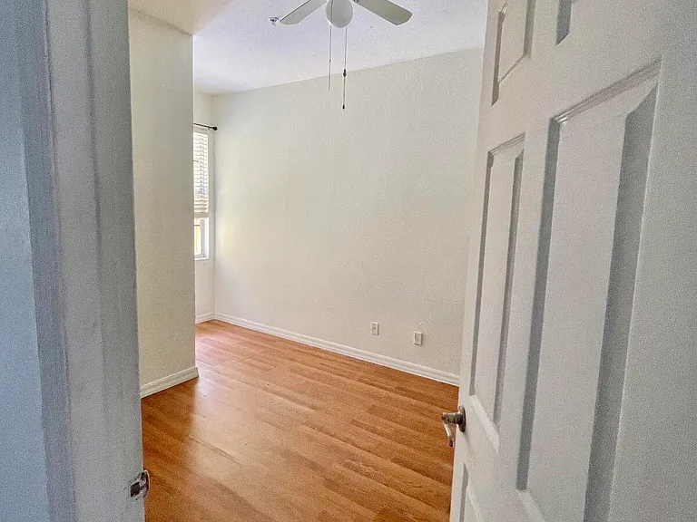 880 Pipers Cay Dr — Photo 6