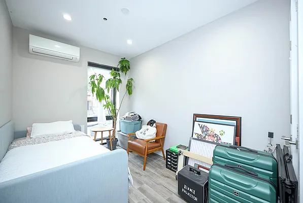 Sold by Remax Edge | media 17