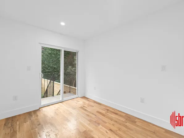 1116 Blake Avenue image 13 of 44