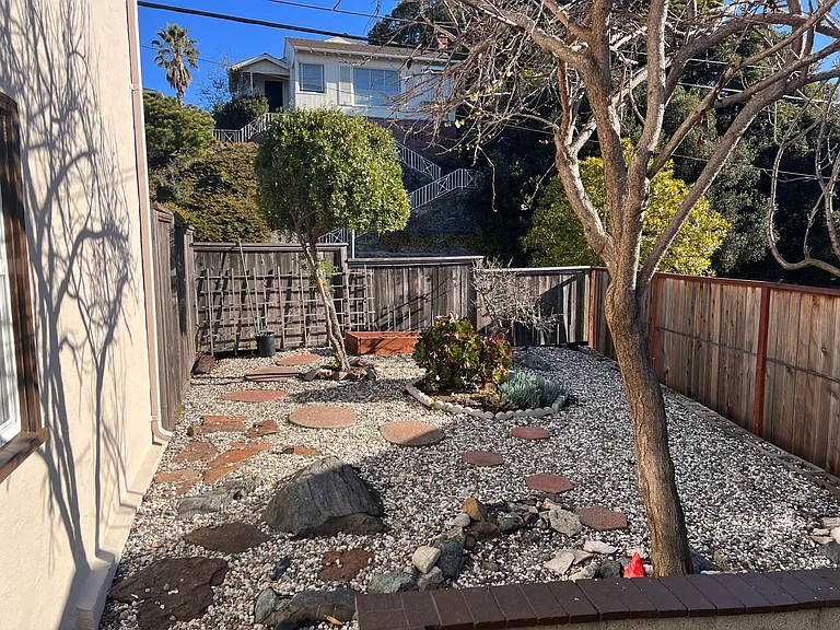 555 Mount St — Photo 14