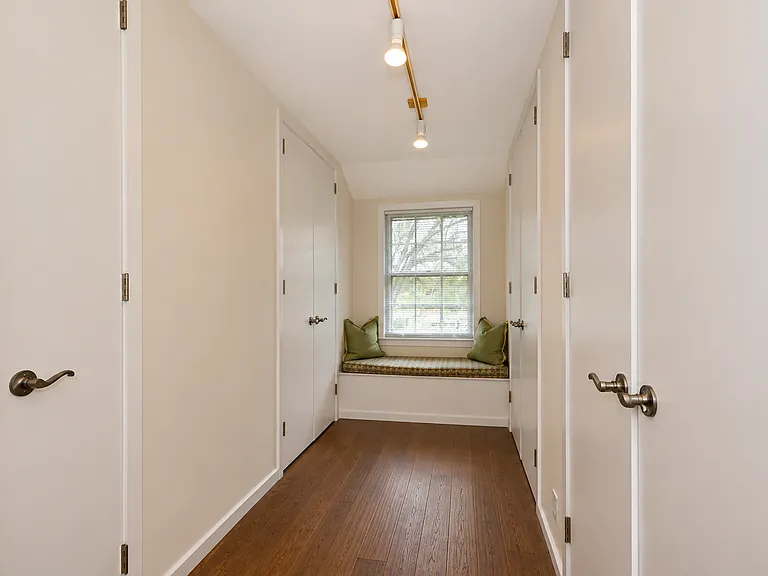 11 Fairway Dr — Photo 10