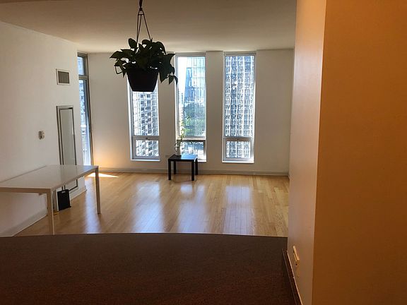 4th image of 1250 S Michigan Ave APT 1904