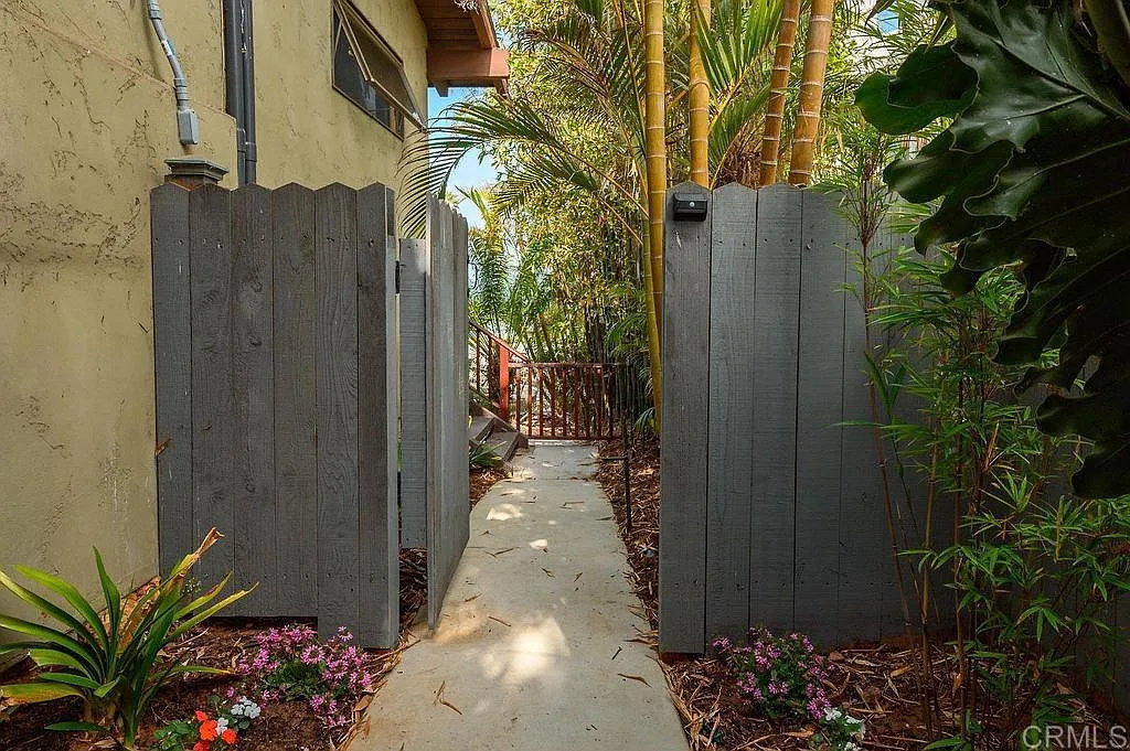 Studio, 375 sqft, $3,500 — Photo 2