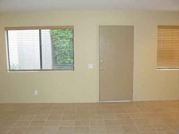4th image of 472 Bradshaw Ln