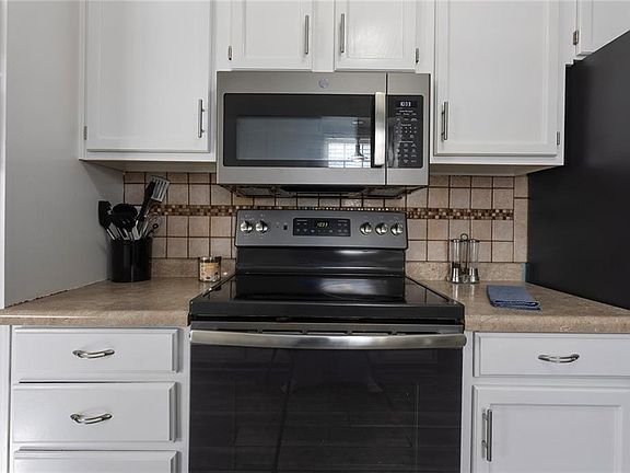 5th image of 3005 SE 4th St