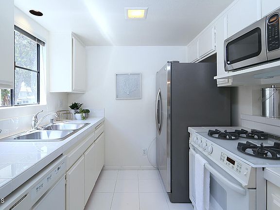 4th image of 170 N Sierra Bonita Ave APT 2